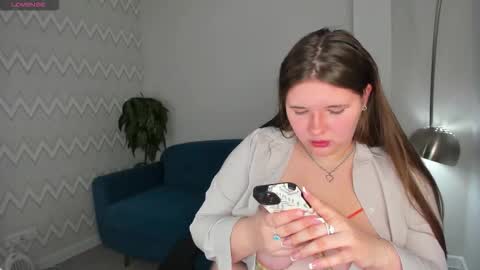 Snapshot of amy__wood chatting on November 2025 07:30:02 AM AmyGMT 2 Mon-Sun 0300am-0900am online show from November 2025 07:30:02 AM