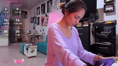 Snapshot of amy_and_eloise chatting on February 2025 07:35:02 PM AmyEloise online show from February 2025 07:35:02 PM