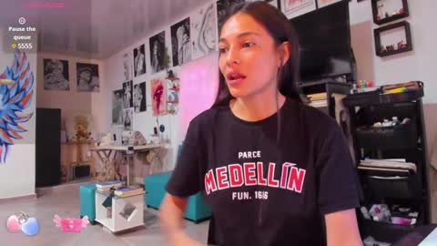 Snapshot of amy_and_eloise chatting on March 2025 08:31:01 PM AmyEloise online show from March 2025 08:31:01 PM