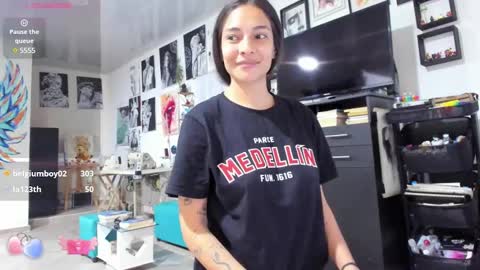 Snapshot of amy_and_eloise chatting on March 2025 11:44:02 PM AmyEloise online show from March 2025 11:44:02 PM