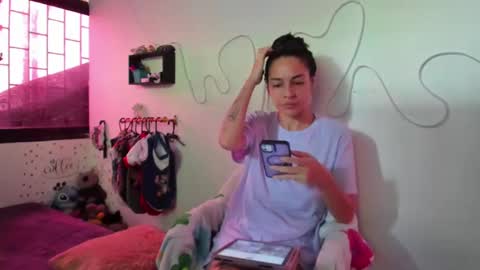 Snapshot of amy_and_eloise chatting on October 2025 03:09:01 PM AmyEloise online show from October 2025 03:09:01 PM