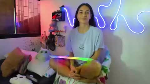 Snapshot of amy_and_eloise chatting on October 2025 10:53:02 PM AmyEloise online show from October 2025 10:53:02 PM