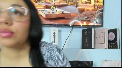 Emy Noa  online show from April 2026 12:33:01 AM