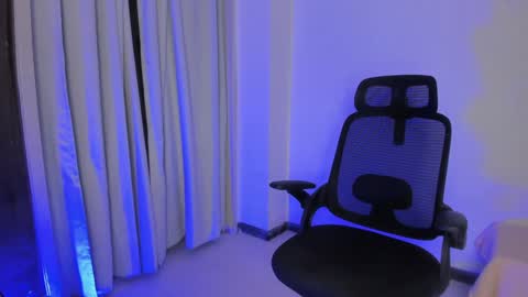 Snapshot of amy_queen7 chatting on February 2026 10:08:02 AM Help me reach 150 likes online show from February 2026 10:08:02 AM