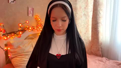 Snapshot of amygrav chatting on October 2025 09:32:01 AM Milou online show from October 2025 09:32:01 AM