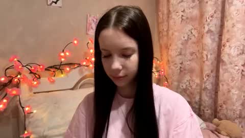 Snapshot of amygrav chatting on November 2025 01:53:02 PM Milou online show from November 2025 01:53:02 PM