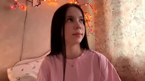 Snapshot of amygrav chatting on November 2025 08:49:02 AM Milou online show from November 2025 08:49:02 AM