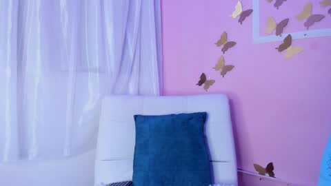 Snapshot of amyolimpo chatting on January 2025 08:32:01 PM Amy ... Nice to meet u thumb up me please its important online show from January 2025 08:32:01 PM