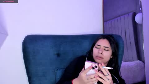 Snapshot of amyolimpo chatting on January 2025 04:39:02 AM Amy ... Nice to meet u thumb up me please its important online show from January 2025 04:39:02 AM