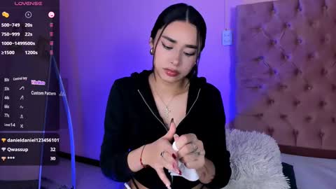 Snapshot of amyolimpo chatting on February 2025 06:36:02 AM Amy ... Nice to meet u thumb up me please its important online show from February 2025 06:36:02 AM