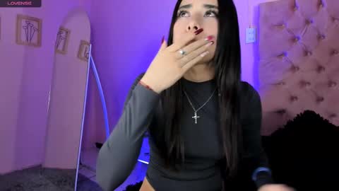 Snapshot of amyolimpo chatting on March 2025 09:51:01 AM Amy ... Nice to meet u thumb up me please its important online show from March 2025 09:51:01 AM