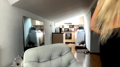 amyroberta92 online show from April 2026 07:13:01 AM