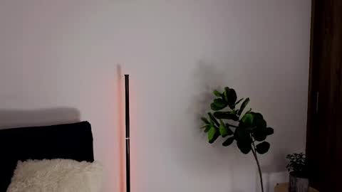 Aleja  online show from February 2026 12:14:02 AM