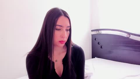 Snapshot of ana_castilo chatting on January 2025 01:01:01 PM Ana  IG an castillo 1 online show from January 2025 01:01:01 PM