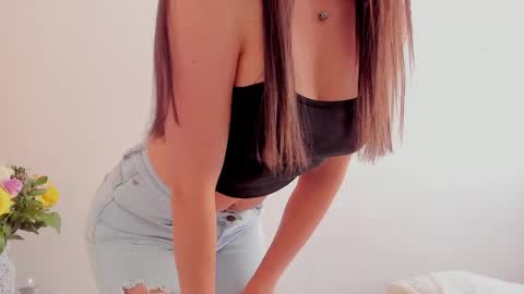 Snapshot of ana_castilo chatting on February 2025 01:28:01 PM Ana  IG an castillo 1 online show from February 2025 01:28:01 PM