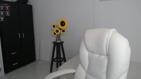 Snapshot of ana_hotmilfx chatting on March 2025 02:46:02 AM ANA online show from March 2025 02:46:02 AM