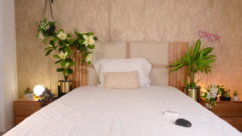 Ana  online show from December 2025 03:35:01 AM