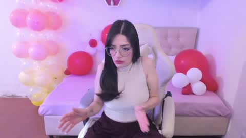 Im anna but you can call me as you want online show from April 2026 08:25:02 PM