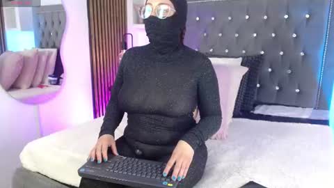 Snapshot of anaa_moon chatting on June 2026 04:22:01 AM Ana Moon online show from June 2026 04:22:01 AM