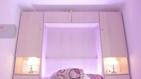 anaacollins_ online show from October 2025 11:43:01 AM