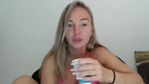 Ana online show from October 2025 07:42:02 PM