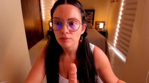 Snapshot of anabel_25 chatting on November 2025 07:24:01 PM Anabel online show from November 2025 07:24:01 PM