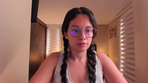 Snapshot of anabel_25 chatting on November 2025 01:03:01 PM Anabel online show from November 2025 01:03:01 PM