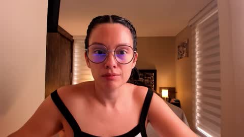 Snapshot of anabel_25 chatting on December 2025 04:02:01 PM Anabel online show from December 2025 04:02:01 PM