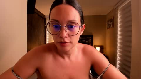 Anabel online show from December 2025 05:30:01 PM