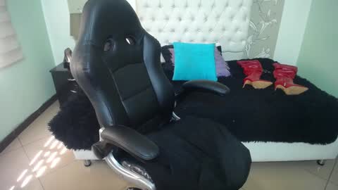 Snapshot of anabella_thompson chatting on January 2025 02:41:01 PM Anabella online show from January 2025 02:41:01 PM