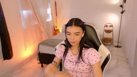 ANABEL WOLF  online show from November 2025 03:52:02 PM