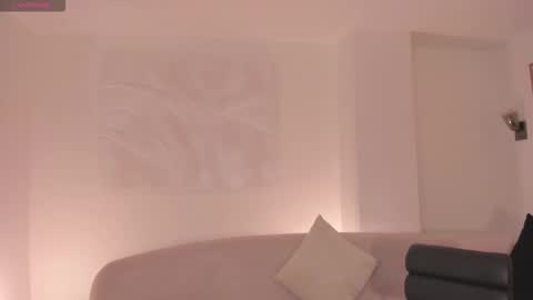 Ana  online show from November 2025 01:33:02 PM