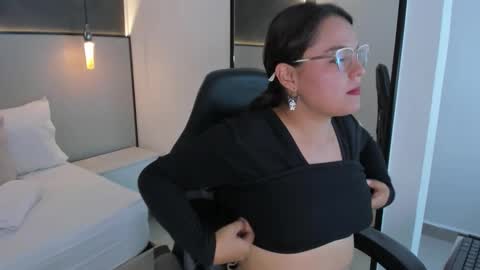 A N A H I online show from December 2025 07:30:02 PM