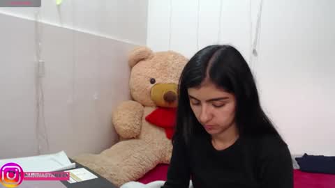 Anahi Browns online show from October 2025 07:12:01 PM