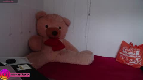 Anahi Browns online show from October 2025 08:09:02 PM