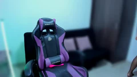      help me to get 100 thumps up  online show from December 2024 11:34:02 PM