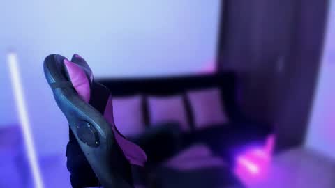      help me to get 100 thumps up  online show from January 2025 01:45:02 AM