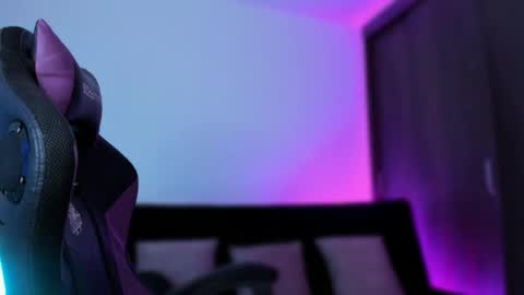      help me to get 100 thumps up  online show from January 2025 02:28:02 AM