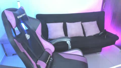      help me to get 100 thumps up  online show from February 2025 08:17:01 AM