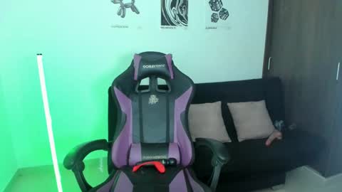      help me to get 100 thumps up  online show from February 2025 05:16:01 AM