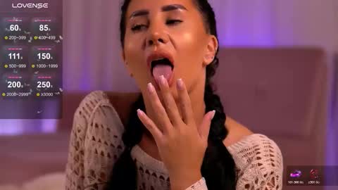 Anna online show from October 2025 10:54:02 PM