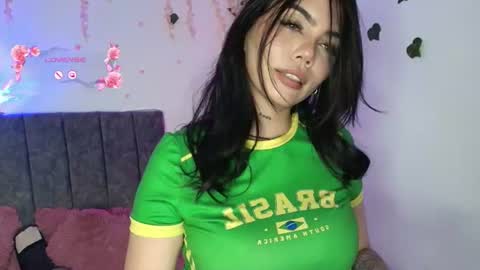 Andra de la Rosse online show from June 2026 04:43:02 AM