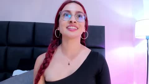 Andra Cyrus online show from October 2025 11:48:02 PM