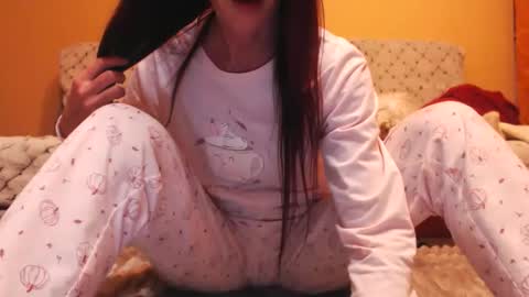 Snapshot of andrasweetie chatting on October 2025 07:58:02 PM Andra online show from October 2025 07:58:02 PM