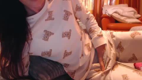 Snapshot of andrasweetie chatting on October 2025 12:50:01 PM Andra online show from October 2025 12:50:01 PM