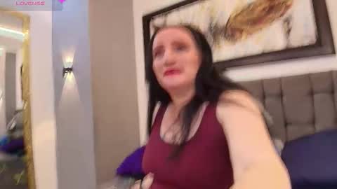 Cloe online show from December 2025 03:48:01 AM