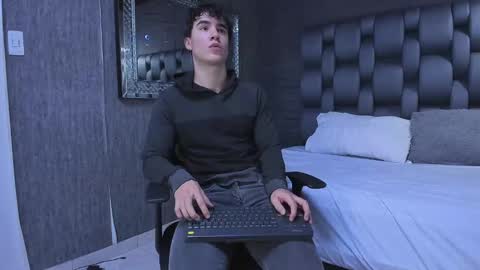 Snapshot of andre_parker chatting on December 2024 04:31:02 AM Andre Parker online show from December 2024 04:31:02 AM