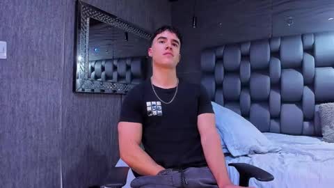 Snapshot of andre_parker chatting on December 2024 02:32:01 AM Andre Parker online show from December 2024 02:32:01 AM