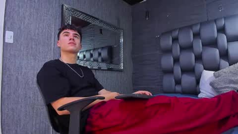 Snapshot of andre_parker chatting on January 2025 12:58:02 AM Andre Parker online show from January 2025 12:58:02 AM