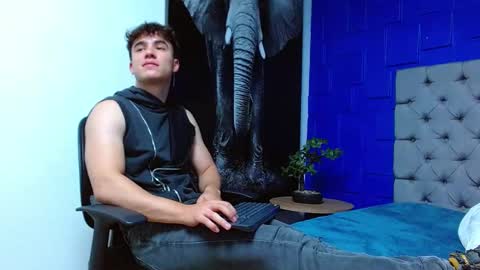 Snapshot of andre_parker chatting on February 2025 12:24:01 AM Andre Parker online show from February 2025 12:24:01 AM